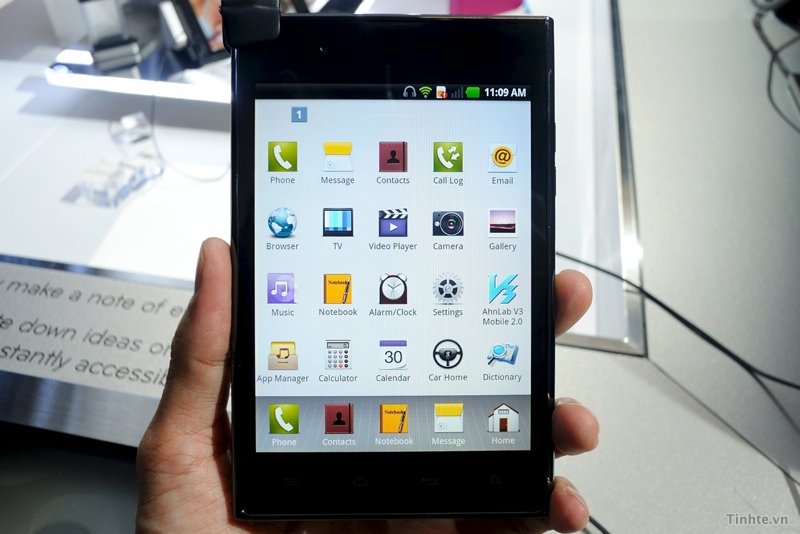 [MWC2012] Trên tay LG Optimus Vu: điện thoại to, vuông