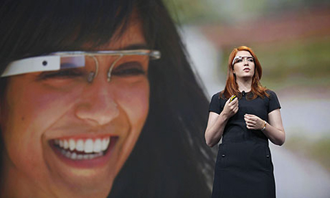 Google Glass sẽ được bán trong vòng 1-2 năm tới.