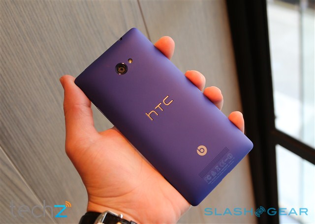 Hình ảnh + Video trên tay HTC Windows Phone 8X,HTC chính thức ra mắt Windows Phone 8X,HTC,chính thức,ra mắt,Windows Phone 8X,HTC Windows Phone 8X,Windows Phone,smartphone,Microsoft,Nokia,Windows Phone 8,màu sắc,