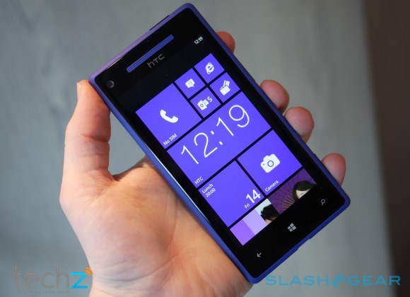 Hình ảnh + Video trên tay HTC Windows Phone 8X,HTC chính thức ra mắt Windows Phone 8X,HTC,chính thức,ra mắt,Windows Phone 8X,HTC Windows Phone 8X,Windows Phone,smartphone,Microsoft,Nokia,Windows Phone 8,màu sắc,