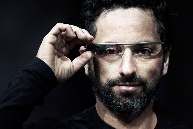 Đồng sáng lập Google, Sergey Brin mang kính Google Glass. Ảnh: David Paul Morris/Bloomberg.