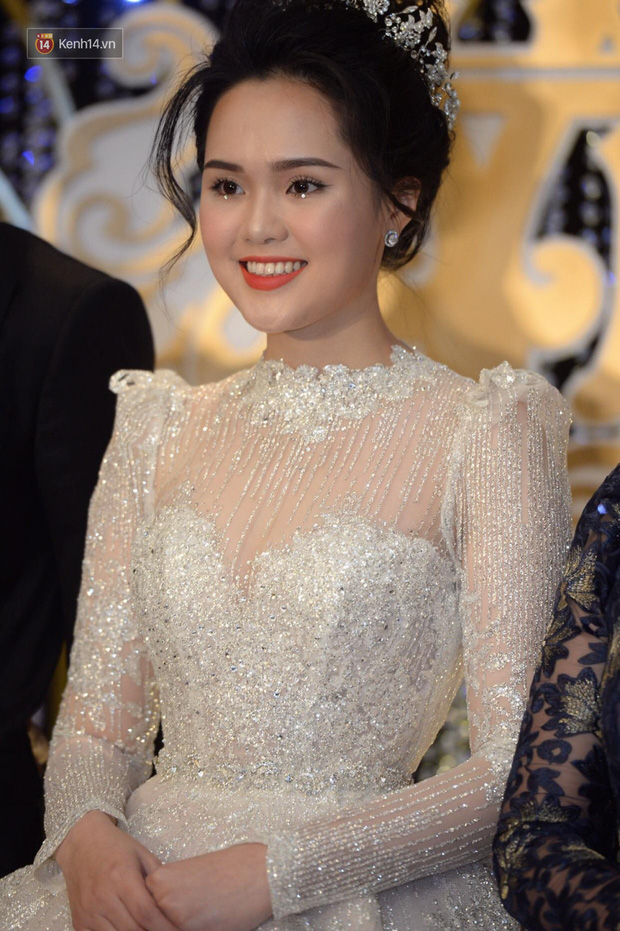 Váy cưới của Quỳnh Anh Không phải vài trăm triệu mà trị giá 1 tỉ đồng  trong mắt NTK bộ váy này là vô giá