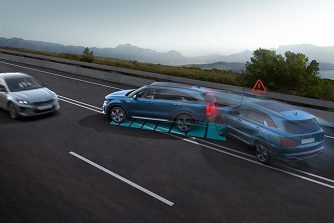 Kia Sorento 2021 vượt mặt Toyota Fortuner và Hyundai Santa Fe với công nghệ mới được trang bị ảnh 1