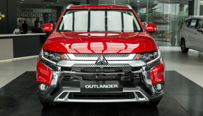 Mitsubishi Outlander giảm sốc gần 150 triệu, khiến Honda CR-V và Mazda CX-5 muốn ‘nghẹt thở’ ảnh 1