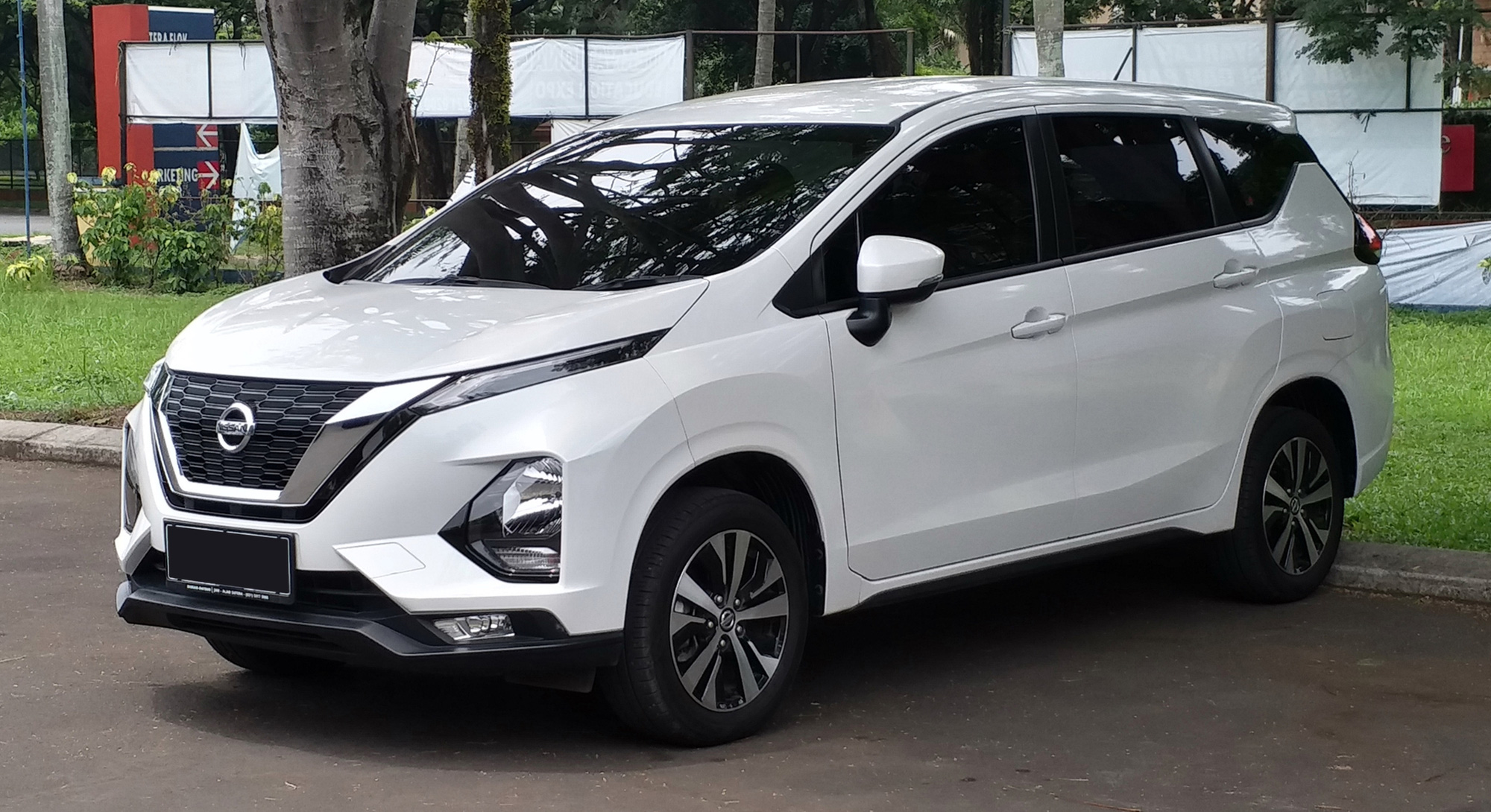 Nissan Livina được mở ra cơ hội về Việt Nam, khiến Mitsubishi Xpander và Toyota Innova 'lo sốt vó' ảnh 1