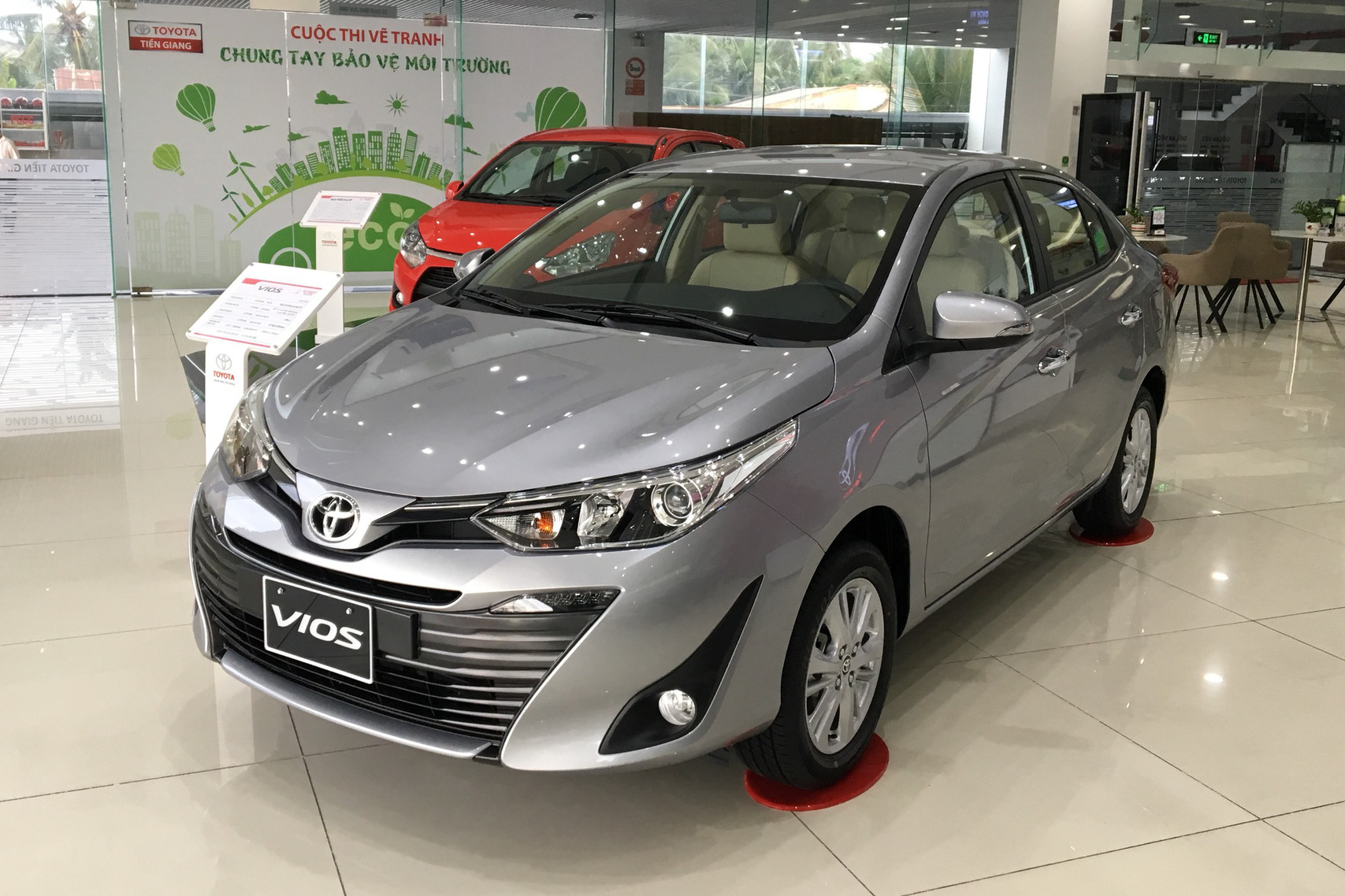 Toyota Vios 2015  Xe giá rẻ siêu khủng cho gia đình