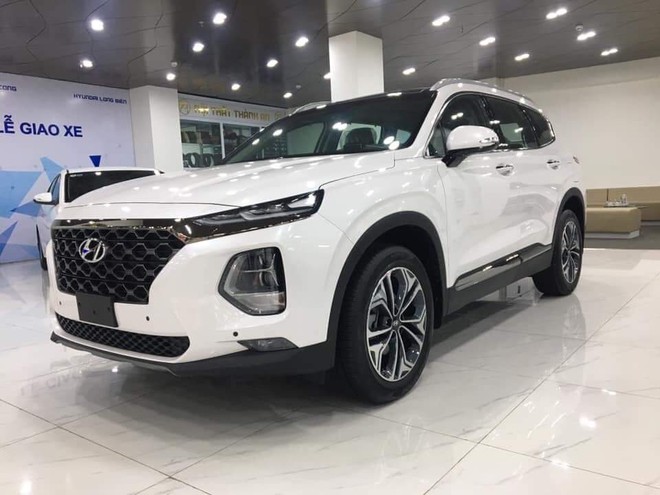 Toyota Fortuner 2021 bản nâng thể hiện đẳng cấp, chính thức ‘quật ngã’ Hyundai SantaFe ảnh 2