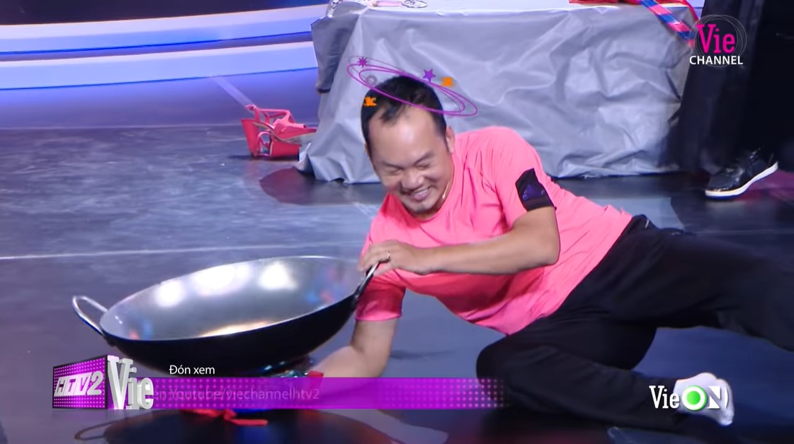 Trấn Th&agrave;nh d&ugrave;ng &lsquo;chi&ecirc;u tr&ograve;&rsquo; cực độc, khiến đồng nghiệp ng&atilde; s&otilde;ng so&agrave;i trước mặt kh&aacute;n giả ảnh 4