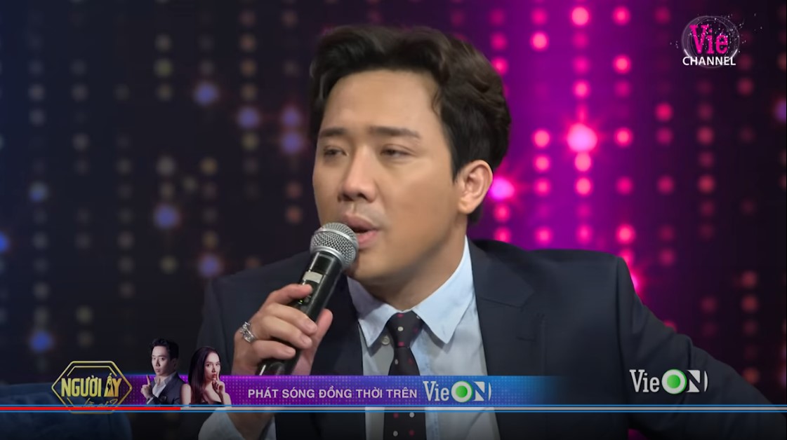 Trấn Th&agrave;nh ng&aacute;n ngẩm hỏi Đức Ph&uacute;c: "Anh h&ocirc;ng biết em l&agrave; ca sĩ c&aacute;i kiểu g&igrave;?" ảnh 3