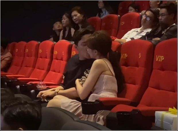 Giữa l&agrave;n s&oacute;ng chỉ tr&iacute;ch của cư d&acirc;n mạng, Trấn Th&agrave;nh c&oacute; động th&aacute;i cực gắt khiến anti-fan tức đi&ecirc;n ảnh 2