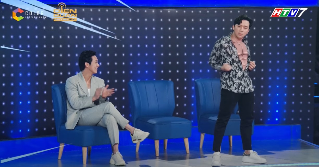 Tự &aacute;i v&igrave; bị đ&agrave;n em ch&ecirc; bai, Trấn Th&agrave;nh cởi &aacute;o l&agrave;m điều bất ngờ ngay tr&ecirc;n s&oacute;ng truyền h&igrave;nh ảnh 3