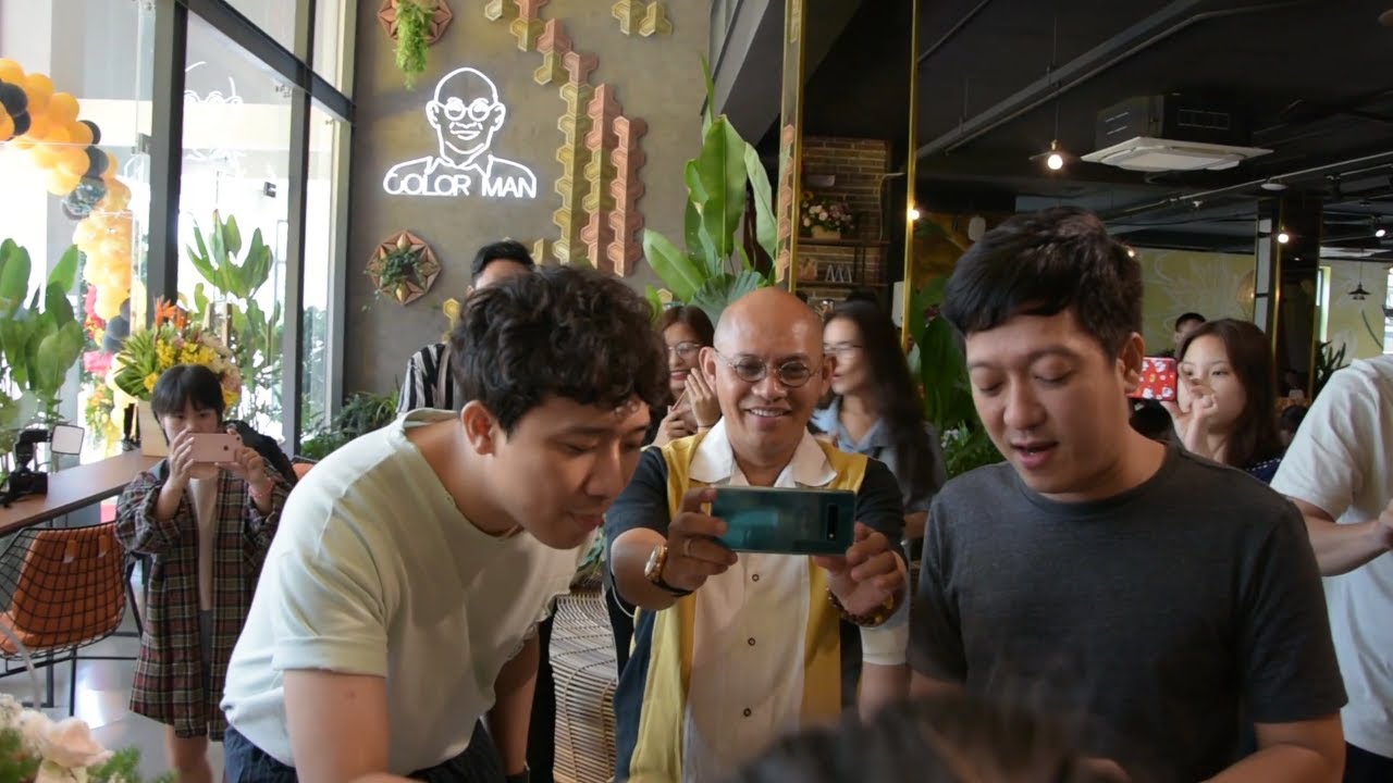 &Ocirc;ng tr&ugrave;m truyền th&ocirc;ng &lsquo;chống lưng&rsquo; Trấn Th&agrave;nh, Trường Giang bất ngờ lăn lộn 'mưu sinh' nơi h&egrave; phố ảnh 2