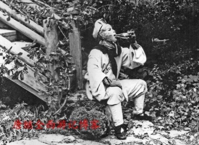 Rợn người với thủ thuật h&oacute;a trang T&ocirc;n Ngộ Kh&ocirc;ng trong T&acirc;y Du K&yacute; 1986: Đau đớn như bị tra tấn ảnh 4