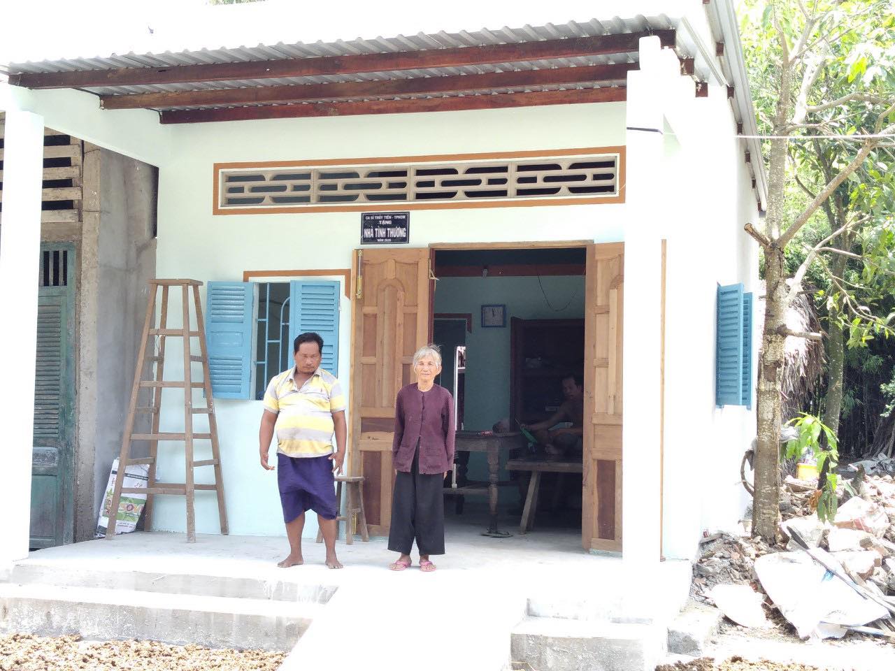 X&acirc;y nh&agrave; cho b&agrave; cụ ngh&egrave;o bằng tiền t&uacute;i, vợ chồng Thủy Ti&ecirc;n vẫn bị tr&aacute;ch m&oacute;c: &ldquo;Sao kh&ocirc;ng mua t&ocirc;n lạnh&rdquo; ảnh 7