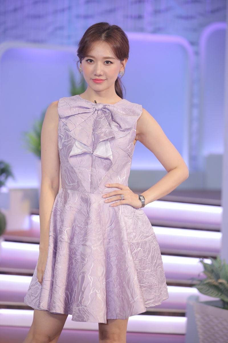 Hari Won tiết lộ chuyện xấu hổ nhất khi dậy th&igrave;, từng muốn đi chuyển giới ảnh 1