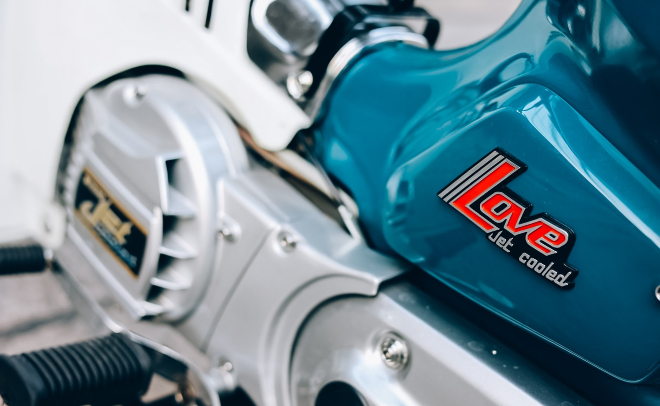 Mẫu xe máy huyền thoại của Suzuki mệnh danh là ‘nỗi lo của Honda DD’ được hồi sinh ảnh 14
