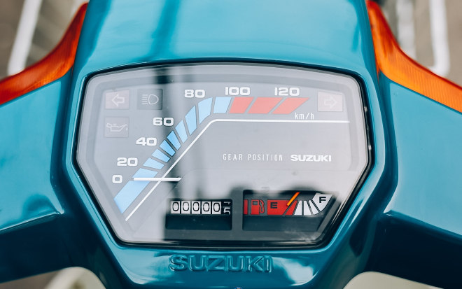 Mẫu xe máy huyền thoại của Suzuki mệnh danh là ‘nỗi lo của Honda DD’ được hồi sinh ảnh 5