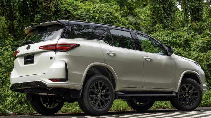 Toyota Fortuner ra mắt phiên bản thể thao mới cực đỉnh, trấn áp Hyundai Santa Fe dễ dàng ảnh 1