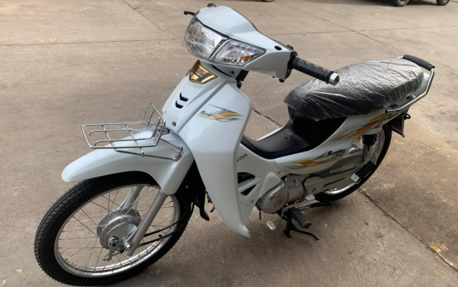 Tin xe 10/11: Honda Dream 125 m&agrave;u trắng với diện mạo đẹp m&ecirc; mẩn, gi&aacute; b&aacute;n khiến Wave Alpha e ngại ảnh 1