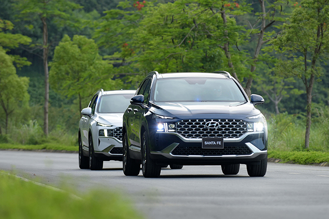 Giá Hyundai Santa Fe lăn bánh tháng 7/2022: Cực hấp dẫn, 'đàn áp' Ford Everest và Toyota Fortuner ảnh 3