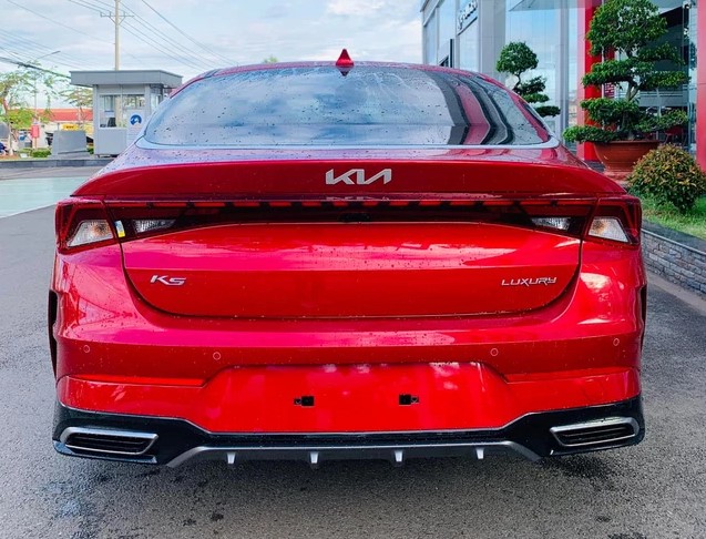 Đối thủ cân sức cân tài Toyota Camry cập bến đại lý Việt với giá bán rẻ hơn 181 triệu đồng ảnh 4