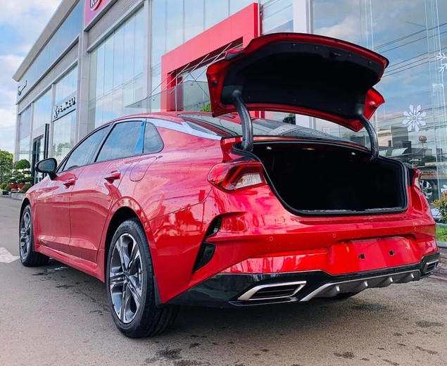 Đối thủ cân sức cân tài Toyota Camry cập bến đại lý Việt với giá bán rẻ hơn 181 triệu đồng ảnh 5