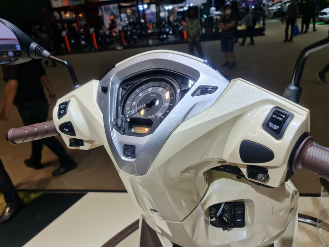 Chi tiết Honda LEAD 2021 mới tr&igrave;nh l&agrave;ng: C&ocirc;ng nghệ ho&agrave;nh tr&aacute;ng, thiết kế đẹp miễn ch&ecirc; ảnh 5