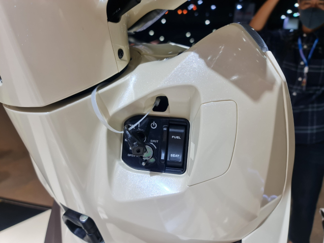 Chi tiết Honda LEAD 2021 mới tr&igrave;nh l&agrave;ng: C&ocirc;ng nghệ ho&agrave;nh tr&aacute;ng, thiết kế đẹp miễn ch&ecirc; ảnh 6