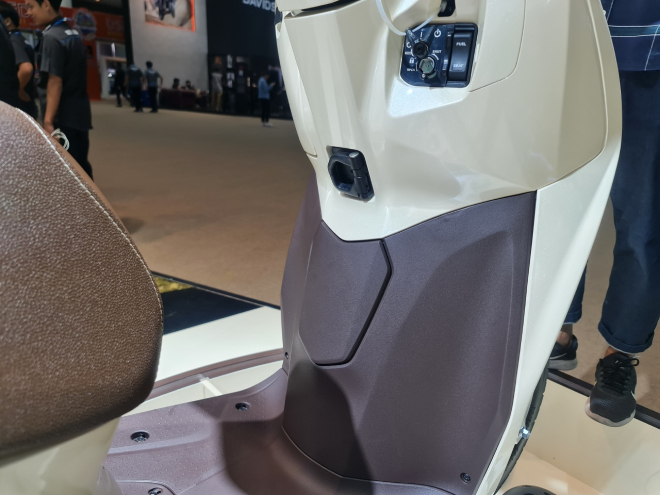 Chi tiết Honda LEAD 2021 mới tr&igrave;nh l&agrave;ng: C&ocirc;ng nghệ ho&agrave;nh tr&aacute;ng, thiết kế đẹp miễn ch&ecirc; ảnh 7