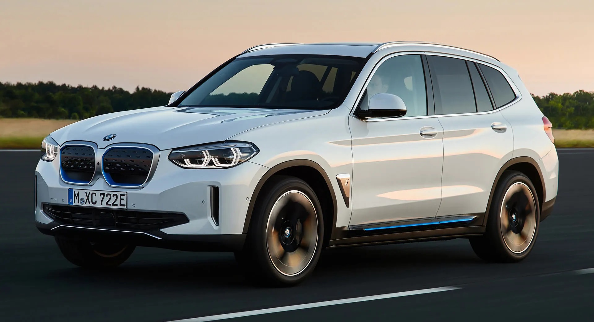 BMW iX3 Electric SUV 2021 bắt đầu nhận đặt hàng ảnh 1