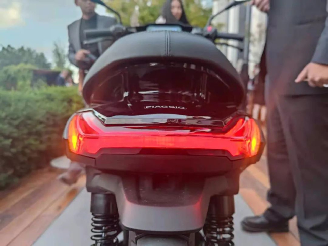 Cận cảnh siêu phẩm mới của Piaggio thiết kế khiến Honda Vision ‘tắt điện’, khách Việt háo hức ảnh 22