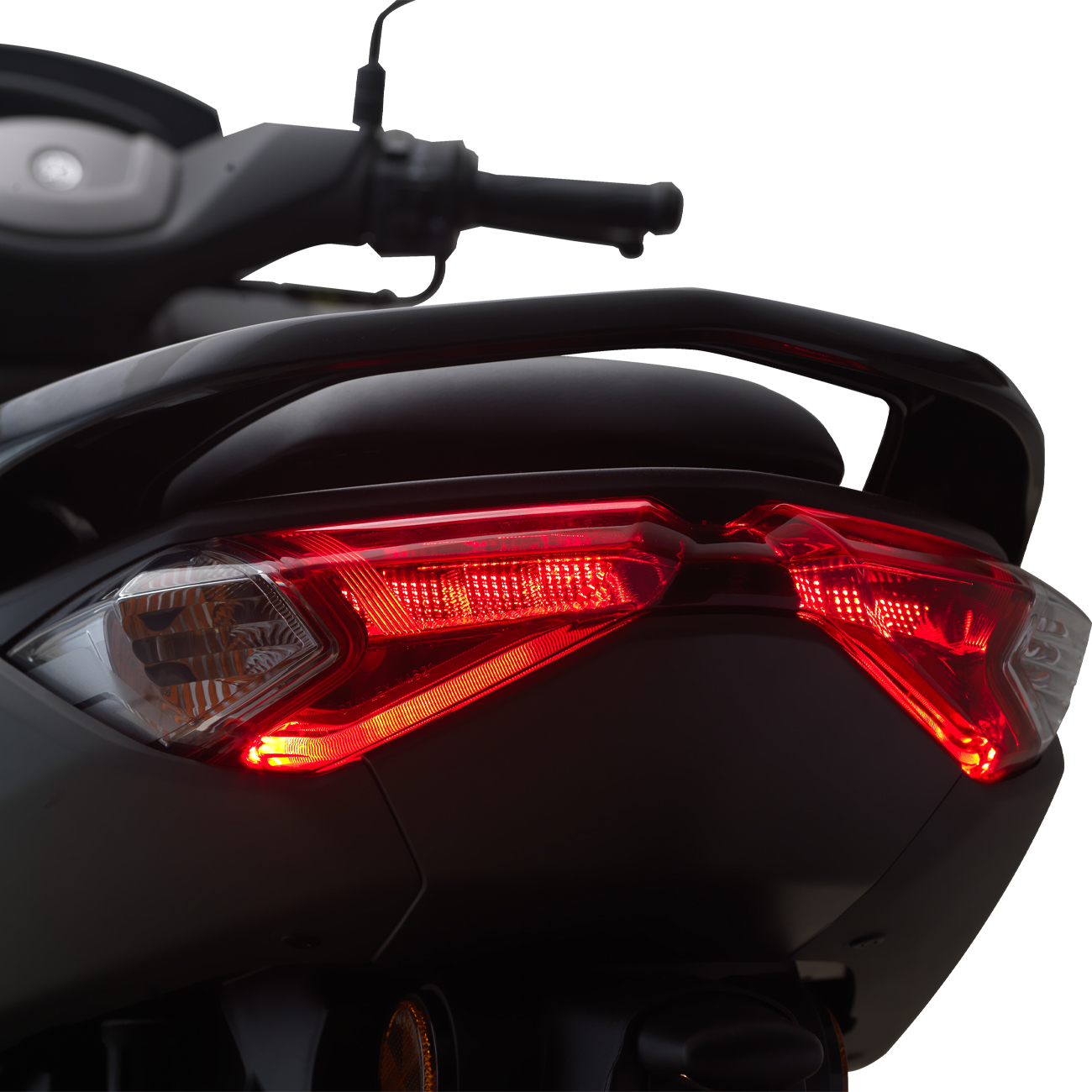 Đối thủ nặng k&yacute; của Honda Air Blade tung bản cập nhật gi&aacute; 50 triệu đồng, th&aacute;ch thức lu&ocirc;n cả Honda SH ảnh 5