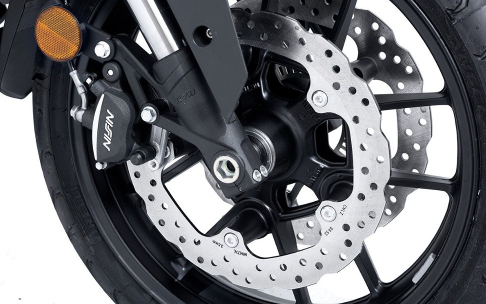 Voge 500DS c&oacute; động cơ tương tự như Honda CB500X nhưng trang bị xịn s&ograve; hơn ảnh 2