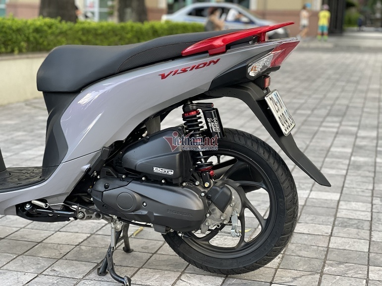 Honda SH, Air Blade cho&aacute;ng v&aacute;ng v&igrave; gi&aacute; của chiếc Honda Vision, l&yacute; do khiến kh&aacute;ch Việt trầm trồ ảnh 4