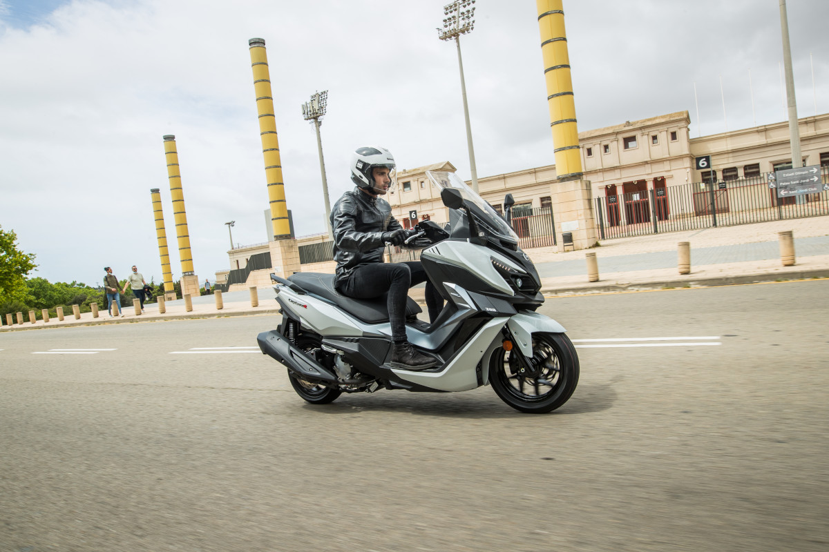 Honda SH 150i run rẩy vì siêu đối có giá tương đương nhưng sức mạnh gấp 1,5 lần ‘Vua tay ga’ ảnh 1