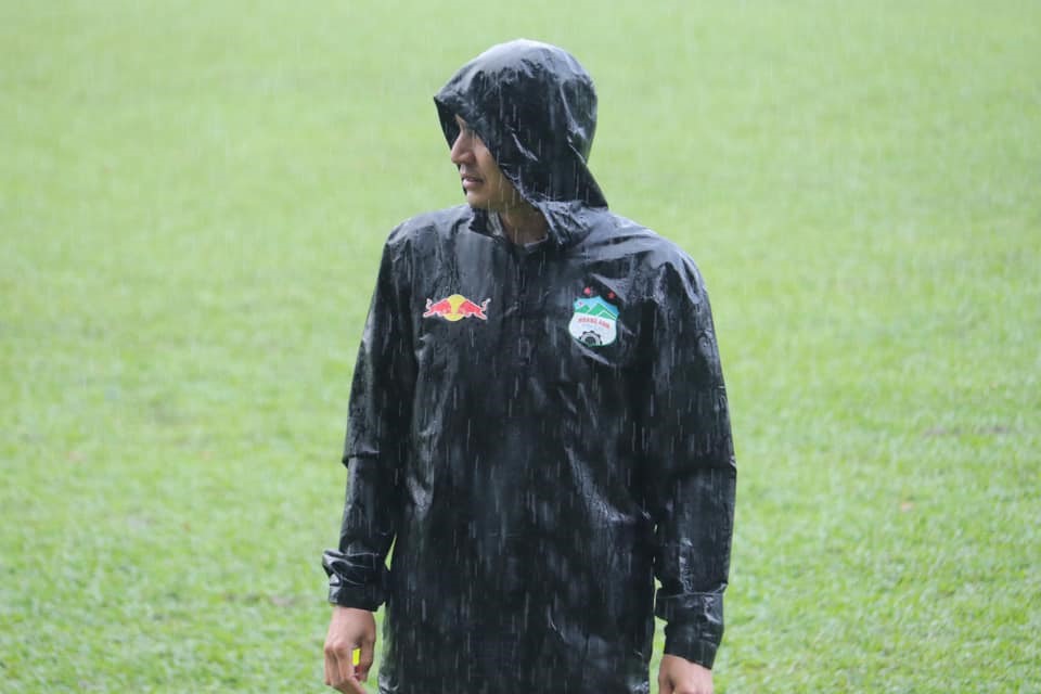 Huyền thoại Thái Lan dầm mưa hỗ trợ HLV Park Hang Seo và ĐT Việt Nam thực hiện giấc mơ World Cup ảnh 3