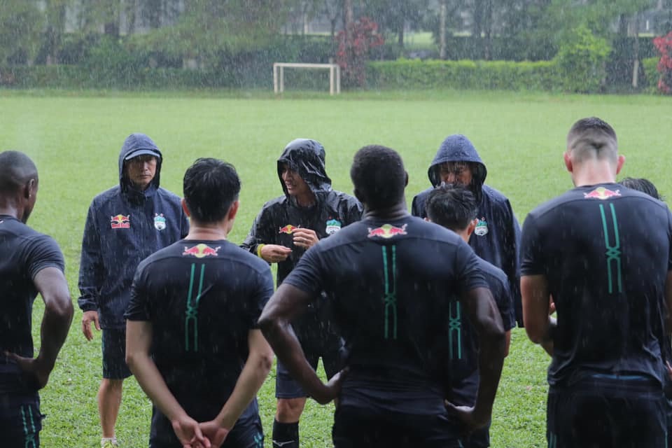 Huyền thoại Thái Lan dầm mưa hỗ trợ HLV Park Hang Seo và ĐT Việt Nam thực hiện giấc mơ World Cup ảnh 7