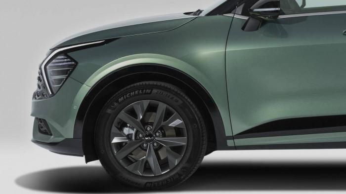 &lsquo;Anh em&rsquo; của KIA Seltos thiết kế đẹp ngất ng&acirc;y, trang bị cực xịn khiến Toyota Corolla Cross &lsquo;run sợ&rsquo; ảnh 10