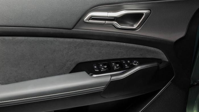 &lsquo;Anh em&rsquo; của KIA Seltos thiết kế đẹp ngất ng&acirc;y, trang bị cực xịn khiến Toyota Corolla Cross &lsquo;run sợ&rsquo; ảnh 19