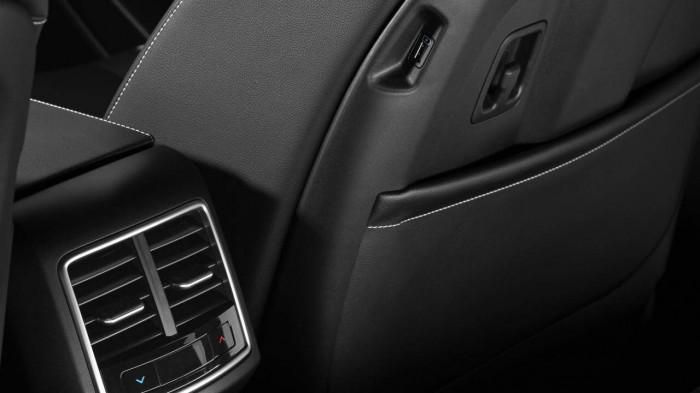 &lsquo;Anh em&rsquo; của KIA Seltos thiết kế đẹp ngất ng&acirc;y, trang bị cực xịn khiến Toyota Corolla Cross &lsquo;run sợ&rsquo; ảnh 24