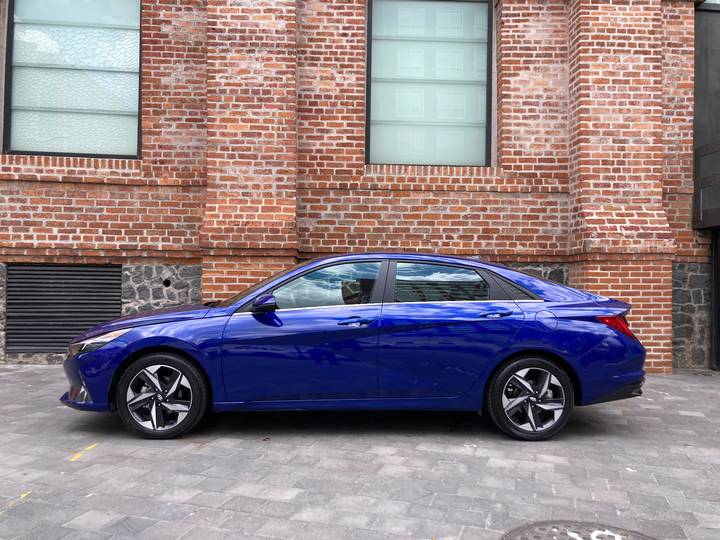 Hyundai Elantra 2022 trình làng, chuẩn bị ‘lật đổ’ KIA Cerato để thống trị phân khúc sedan hạng C ảnh 6