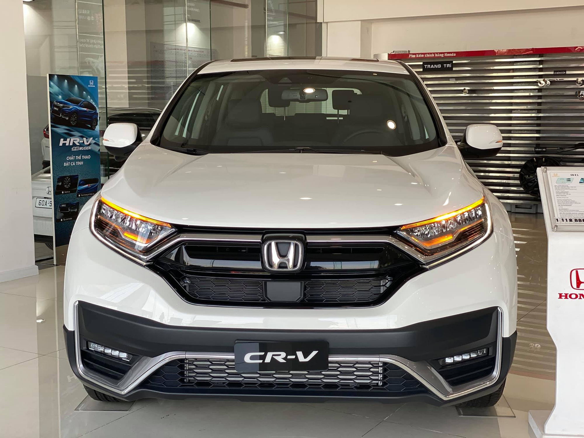 Honda CR-V thu hút khách Việt với ưu đãi khủng tới 200 triệu đồng, Mazda CX-5 ‘toát mồ hôi hột’ ảnh 2