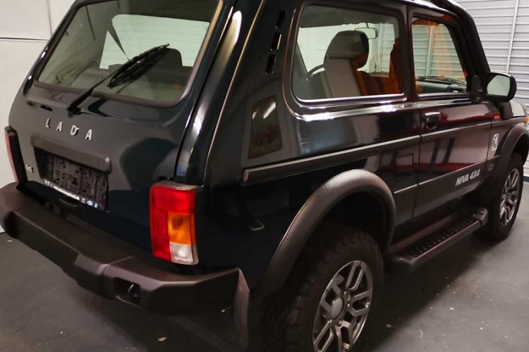 Mẫu SUV huyền thoại của Nga tung phi&ecirc;n bản mới, gi&aacute; rẻ hơn cả KIA Morning v&agrave; Hyundai Grand i10 ảnh 8