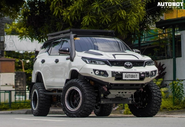 Tin xe trưa 17/10: Toyota Fortuner lột xác với thiết kế độc đáo ảnh 1