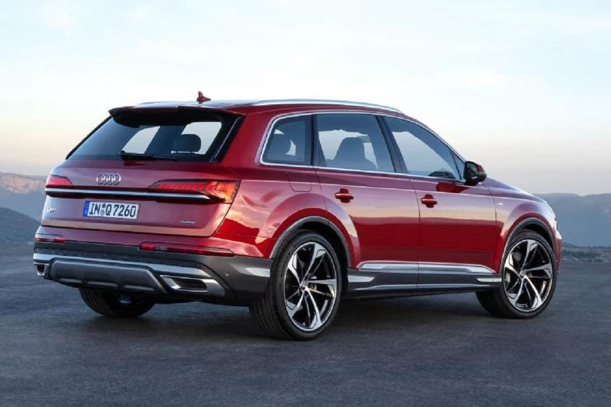 Audi Q7 2022 ‘chào sân’ với giá 2,4 tỷ đồng: Thay đổi thiết kế, nội thất sửa đổi và động cơ xăng mới ảnh 1