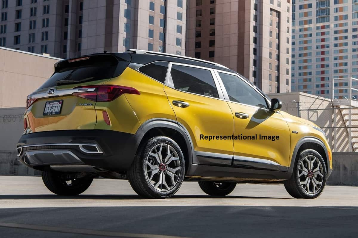 Kia Seltos 2022 h&eacute; lộ trang bị mới cực đỉnh, thiết kế được sửa đổi để hạ đo v&aacute;n Toyota Corolla Cross ảnh 2