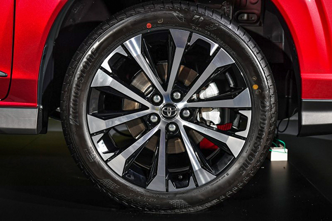 Cận cảnh đàn em mới của Toyota Innova: Giá từ 554 triệu đồng, trang bị lấn lướt Mitsubishi Xpander ảnh 4