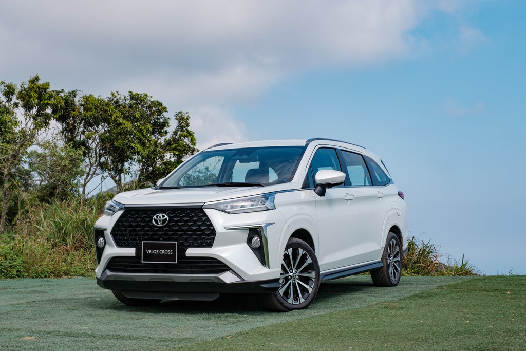 Chi tiết 'khắc tinh' của Suzuki Ertiga vừa ra mắt, gi&aacute; b&aacute;n khiến Mitsubishi Xpander 'cho&aacute;ng v&aacute;ng' ảnh 1
