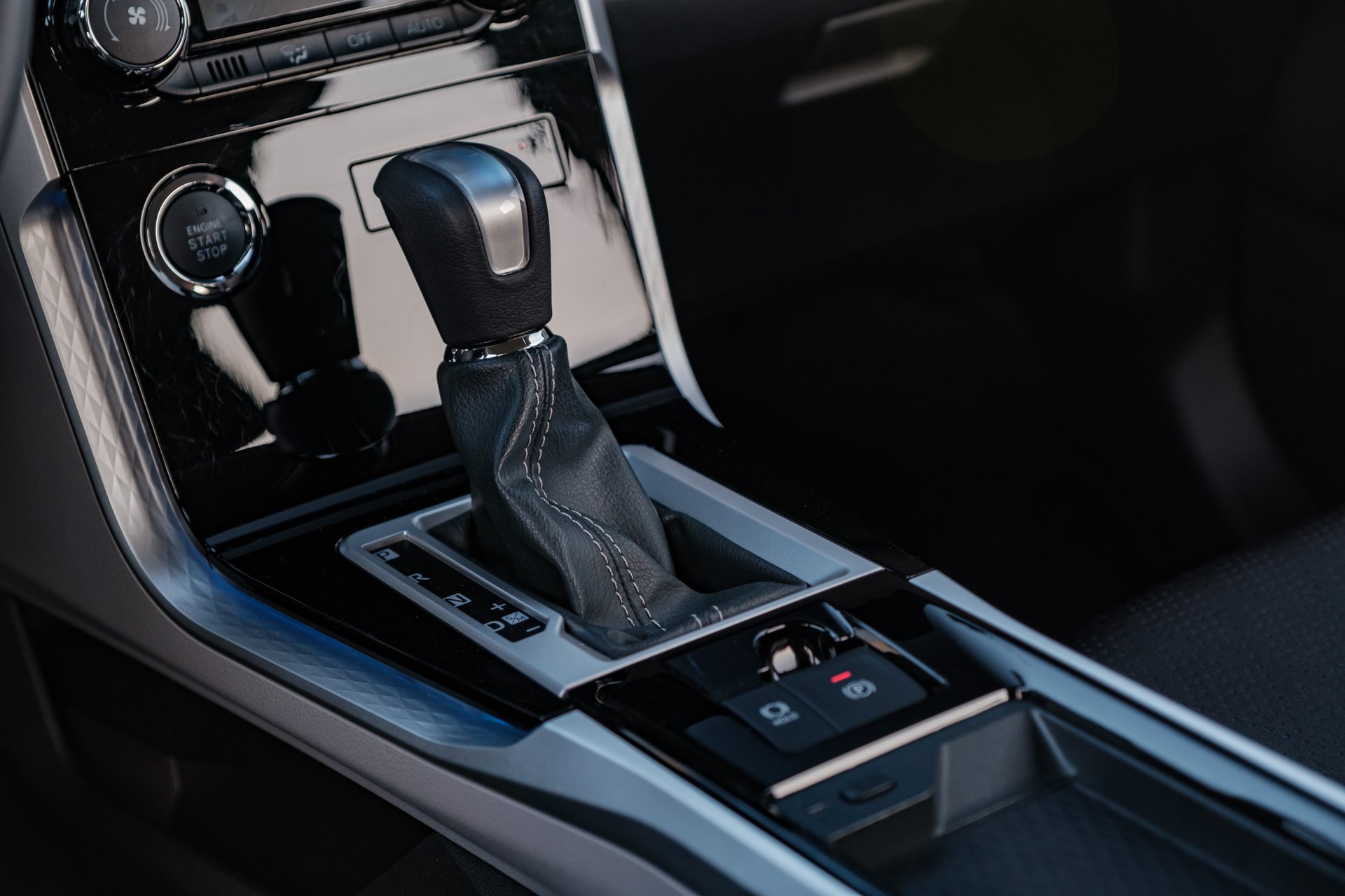 Chi tiết 'khắc tinh' của Suzuki Ertiga vừa ra mắt, gi&aacute; b&aacute;n khiến Mitsubishi Xpander 'cho&aacute;ng v&aacute;ng' ảnh 5