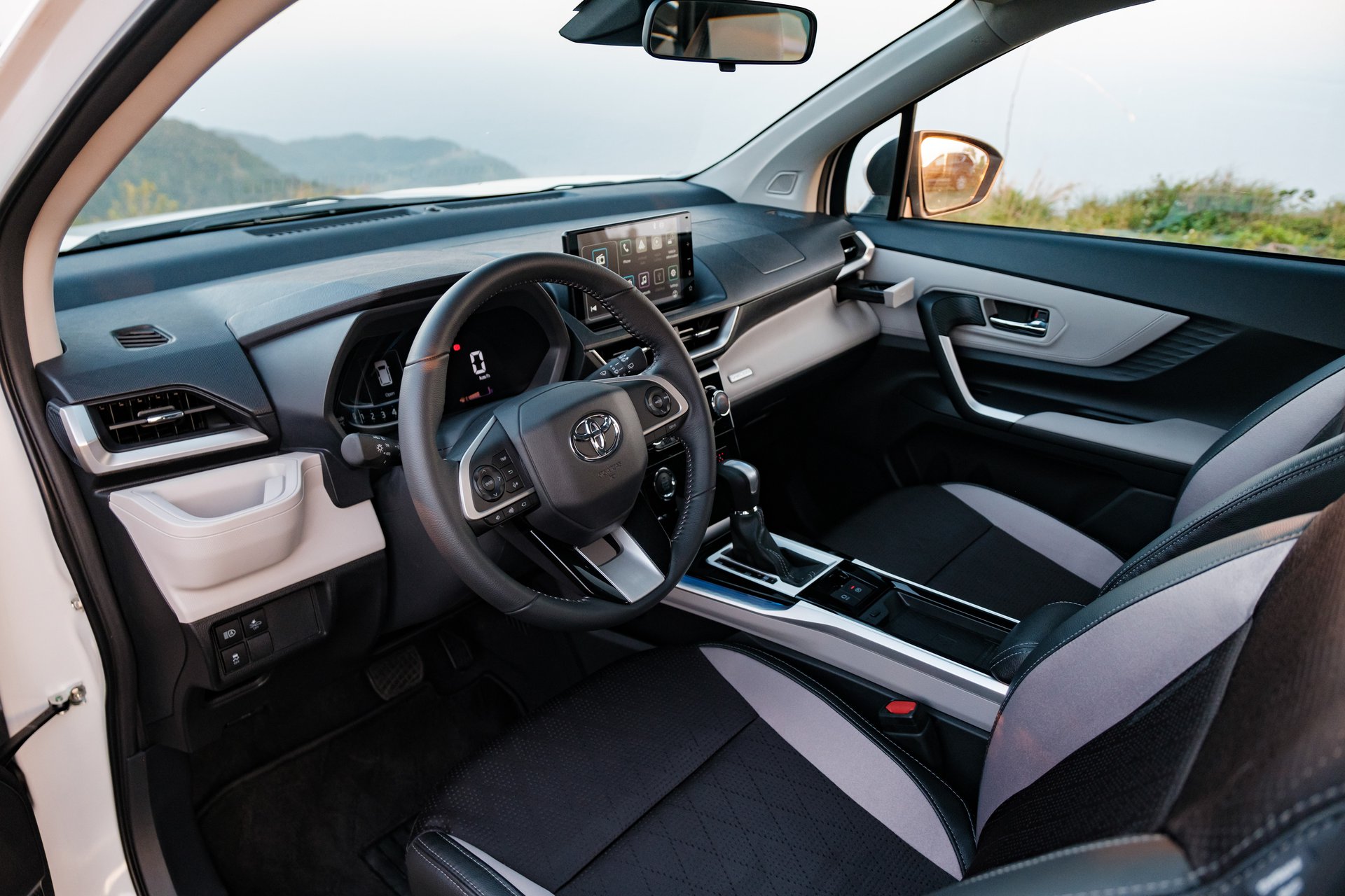 Chi tiết 'khắc tinh' của Suzuki Ertiga vừa ra mắt, gi&aacute; b&aacute;n khiến Mitsubishi Xpander 'cho&aacute;ng v&aacute;ng' ảnh 7